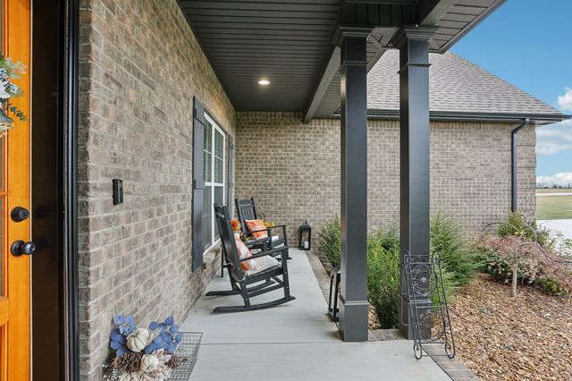 163 Honeybee Dr, Unionville, TN 37180