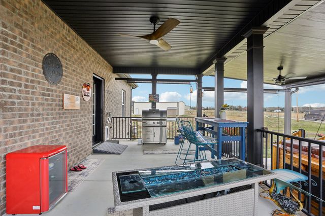 163 Honeybee Dr, Unionville, TN 37180