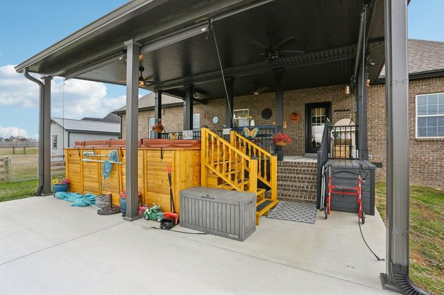 163 Honeybee Dr, Unionville, TN 37180