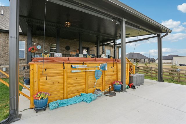 163 Honeybee Dr, Unionville, TN 37180