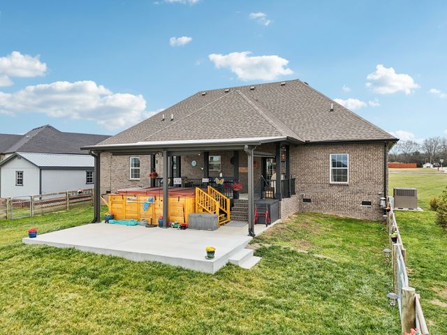 163 Honeybee Dr, Unionville, TN 37180