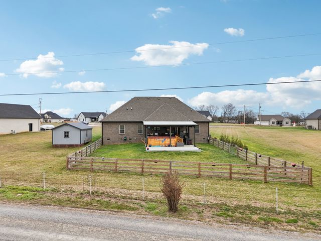 163 Honeybee Dr, Unionville, TN 37180