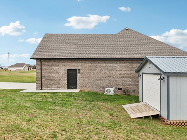 163 Honeybee Dr, Unionville, TN 37180