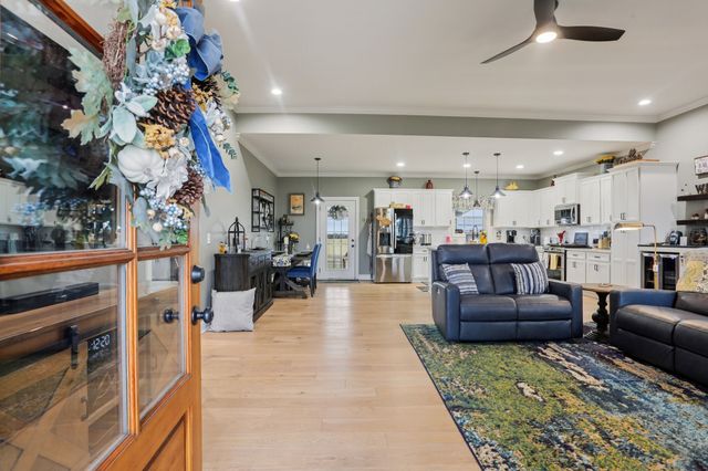 163 Honeybee Dr, Unionville, TN 37180