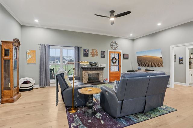 163 Honeybee Dr, Unionville, TN 37180