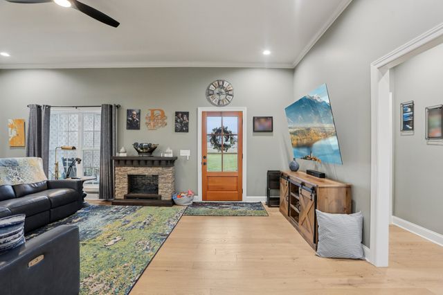 163 Honeybee Dr, Unionville, TN 37180