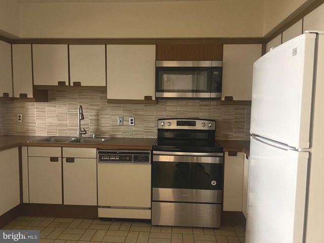 1300 CRYSTAL DR #1001S, Arlington, VA 22202