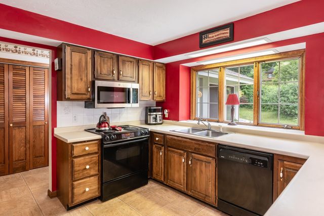 4 Fairway Heights Road, Center Harbor, NH 03226