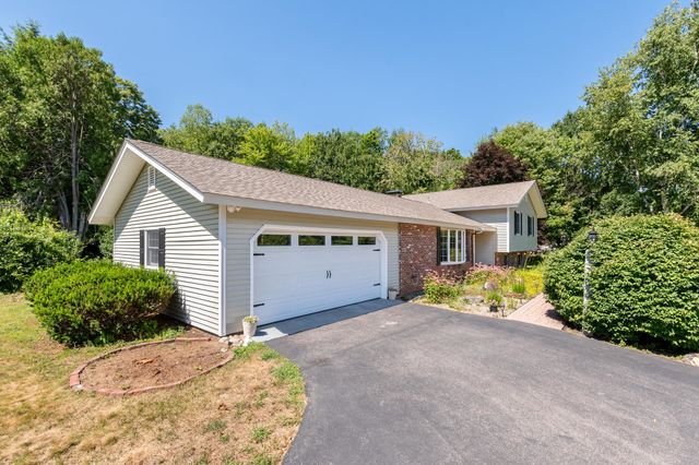 4 Fairway Heights Road, Center Harbor, NH 03226