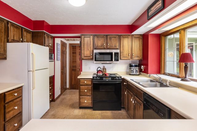 4 Fairway Heights Road, Center Harbor, NH 03226