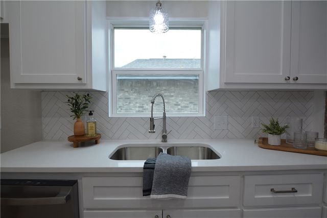 2146 Alazan Dr, Corpus Christi, TX 78418