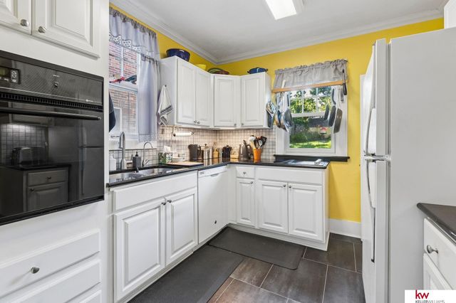 823 S 60th Street, Omaha, NE 68106