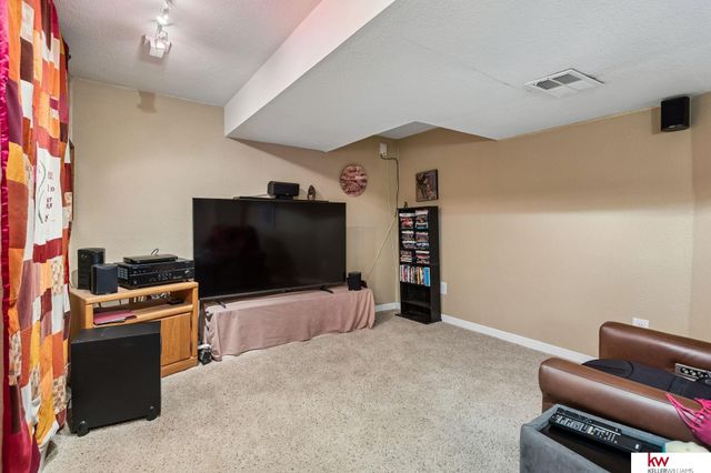 823 S 60th Street, Omaha, NE 68106