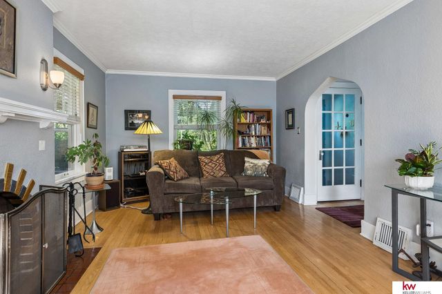 823 S 60th Street, Omaha, NE 68106