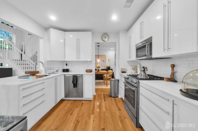 6 Clark Court, Bernards, NJ 07920