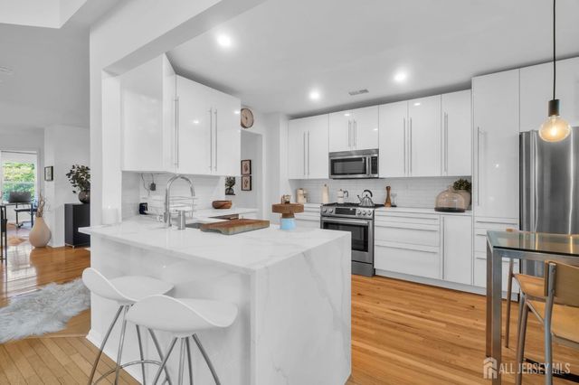 6 Clark Court, Bernards, NJ 07920