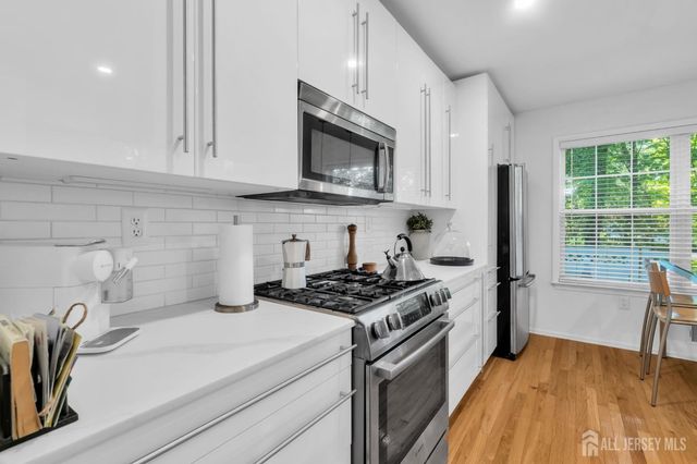 6 Clark Court, Bernards, NJ 07920