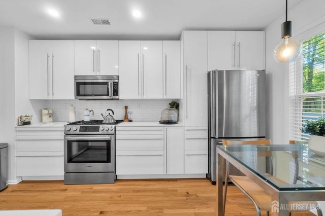 6 Clark Court, Bernards, NJ 07920
