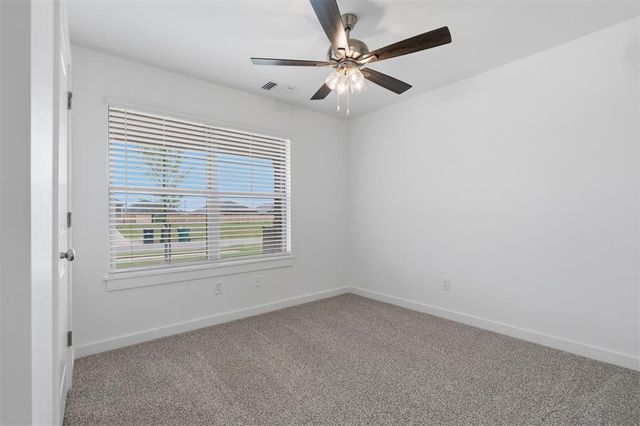 15913 Wolf Creek Way, Moore, OK 73170