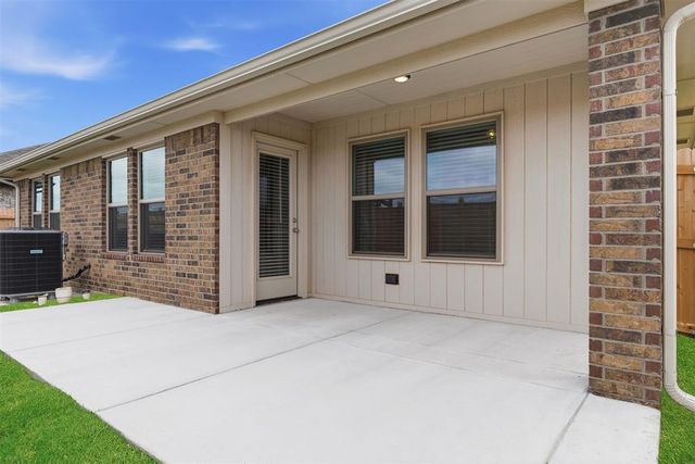 15913 Wolf Creek Way, Moore, OK 73170
