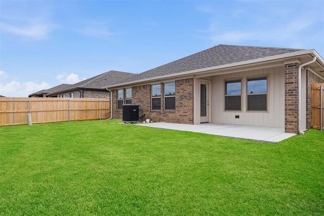 15913 Wolf Creek Way, Moore, OK 73170