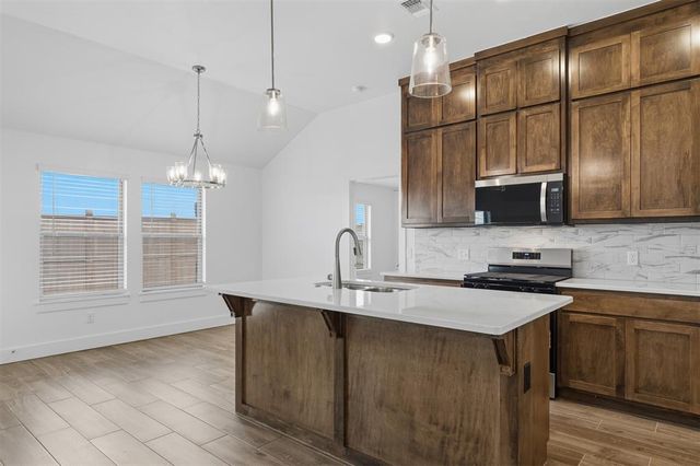 15913 Wolf Creek Way, Moore, OK 73170