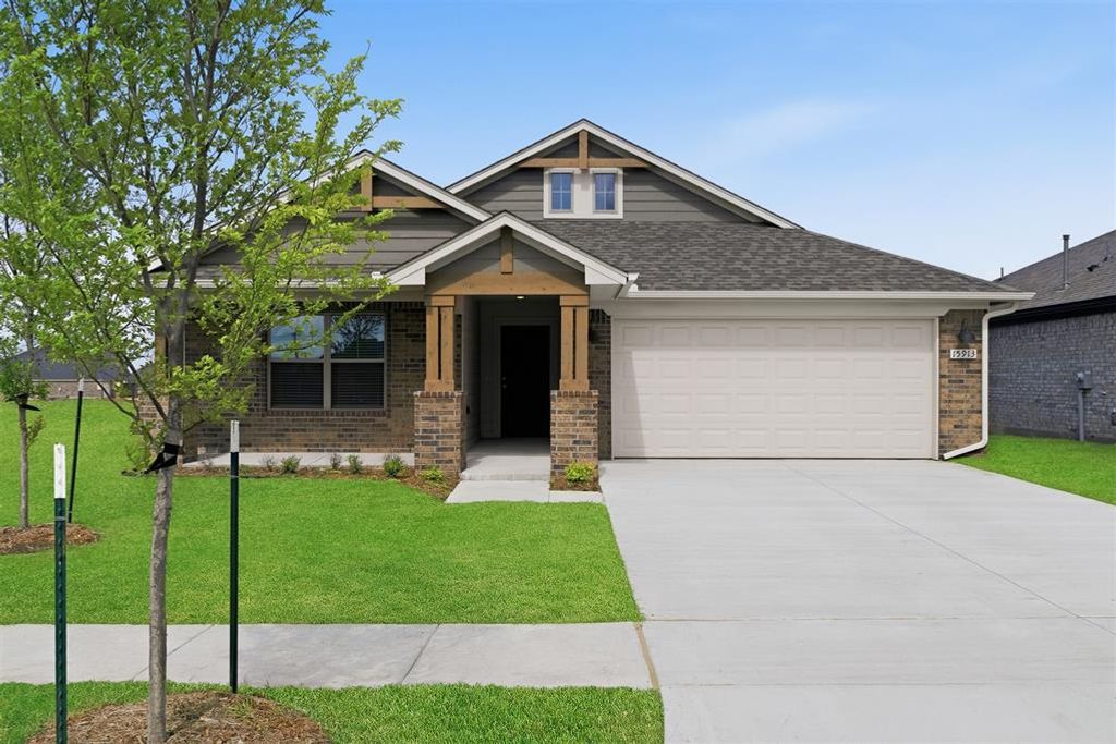 15913 Wolf Creek Way, Moore, OK 73170