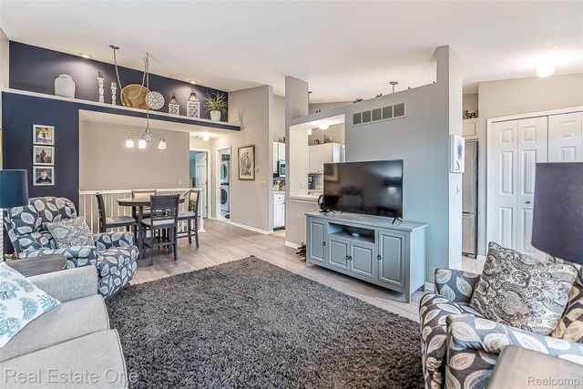 62511 Raleigh Court 6, South Lyon, MI 48178
