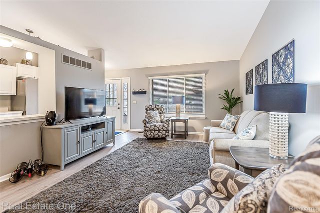62511 Raleigh Court 6, South Lyon, MI 48178