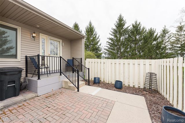62511 Raleigh Court 6, South Lyon, MI 48178