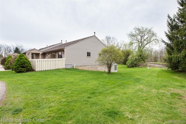 62511 Raleigh Court 6, South Lyon, MI 48178