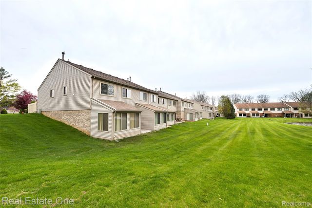62511 Raleigh Court 6, South Lyon, MI 48178