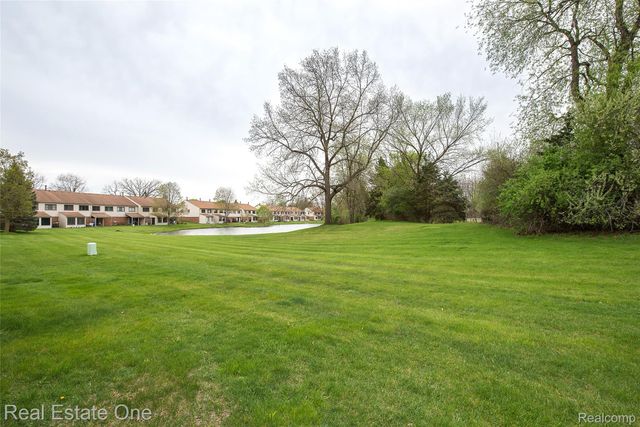 62511 Raleigh Court 6, South Lyon, MI 48178