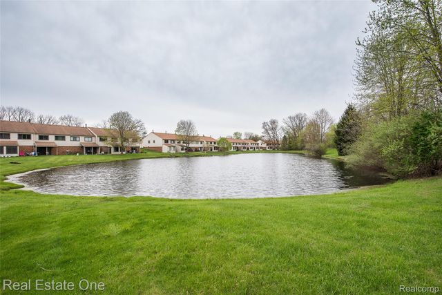 62511 Raleigh Court 6, South Lyon, MI 48178