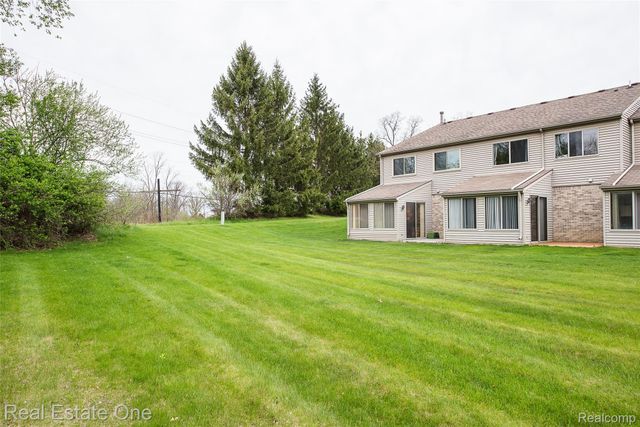62511 Raleigh Court 6, South Lyon, MI 48178