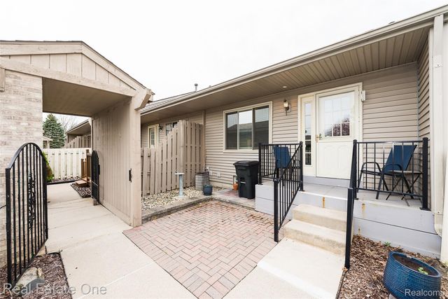62511 Raleigh Court 6, South Lyon, MI 48178