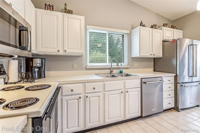 62511 Raleigh Court 6, South Lyon, MI 48178