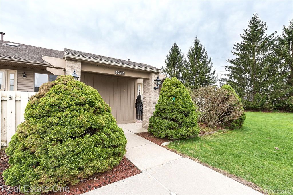 62511 Raleigh Court 6, South Lyon, MI 48178