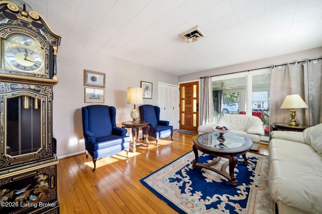 4820 Redstart Rd, Louisville, KY 40213