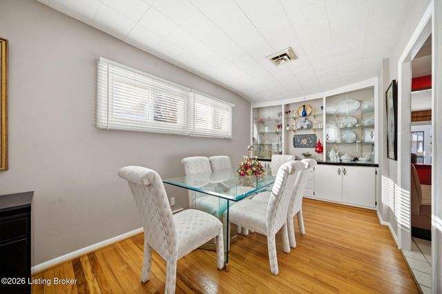 4820 Redstart Rd, Louisville, KY 40213