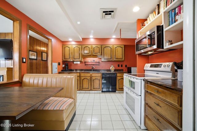 4820 Redstart Rd, Louisville, KY 40213