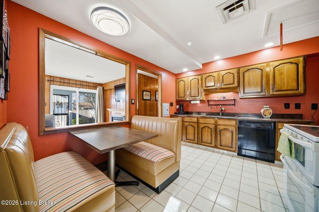 4820 Redstart Rd, Louisville, KY 40213