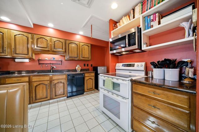 4820 Redstart Rd, Louisville, KY 40213