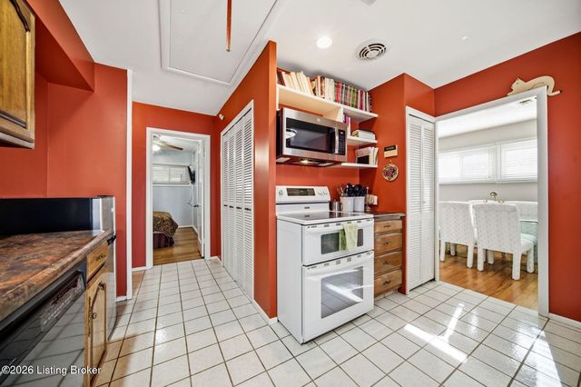 4820 Redstart Rd, Louisville, KY 40213