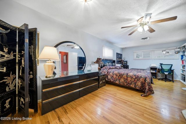 4820 Redstart Rd, Louisville, KY 40213