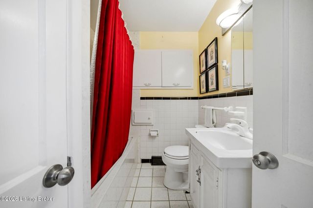 4820 Redstart Rd, Louisville, KY 40213