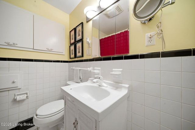 4820 Redstart Rd, Louisville, KY 40213