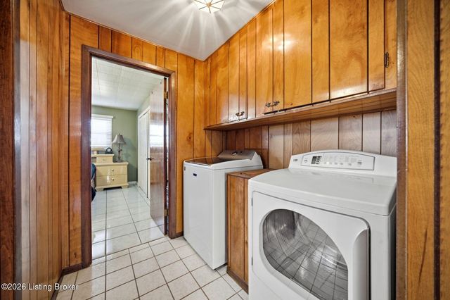 4820 Redstart Rd, Louisville, KY 40213