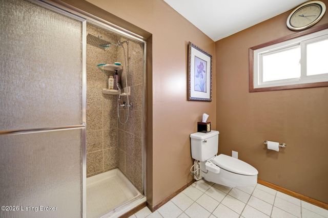 4820 Redstart Rd, Louisville, KY 40213