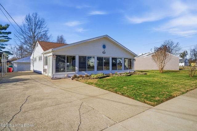 4820 Redstart Rd, Louisville, KY 40213